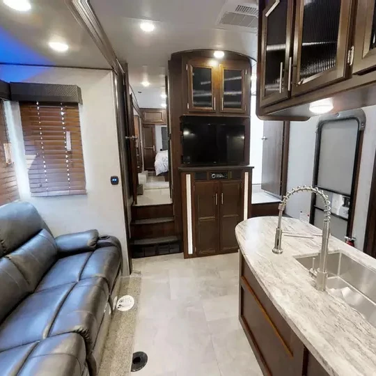 Прицеп для игрушечного буксировщика 5-е колесо самоходные конструкции с шаговым фургоном/задней спальной камерой/отдельным гаражом 12 дюймов 2020