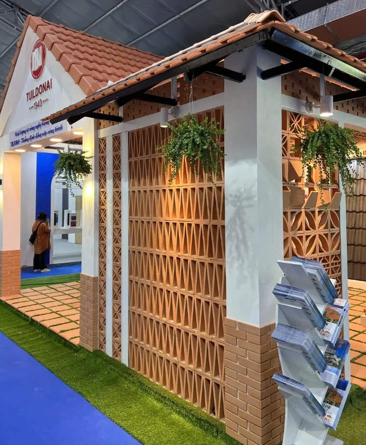 Manufacturer Traditional Style 22 Roman Roof Tiles Low Price New Bricks Facade Clay Customized Service Corrugated Ceramic Tiles