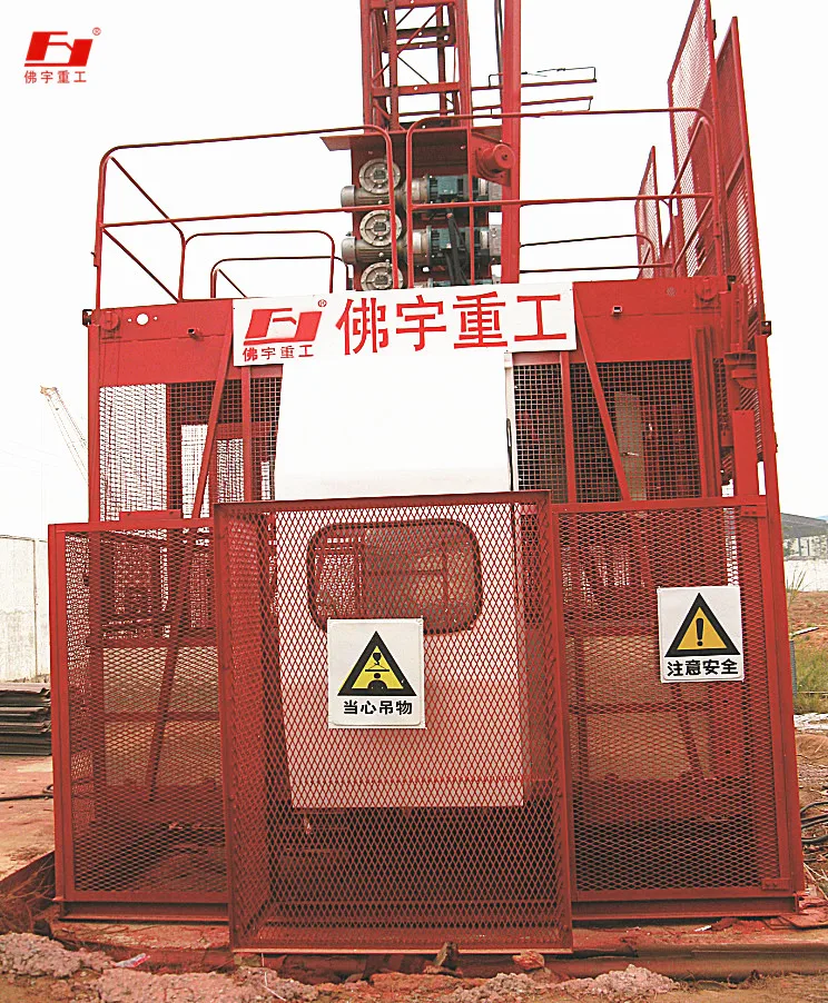 Adjustable speed construction hoist elevator The bearing weight is up to 2000KG Can carry people and materials, etc