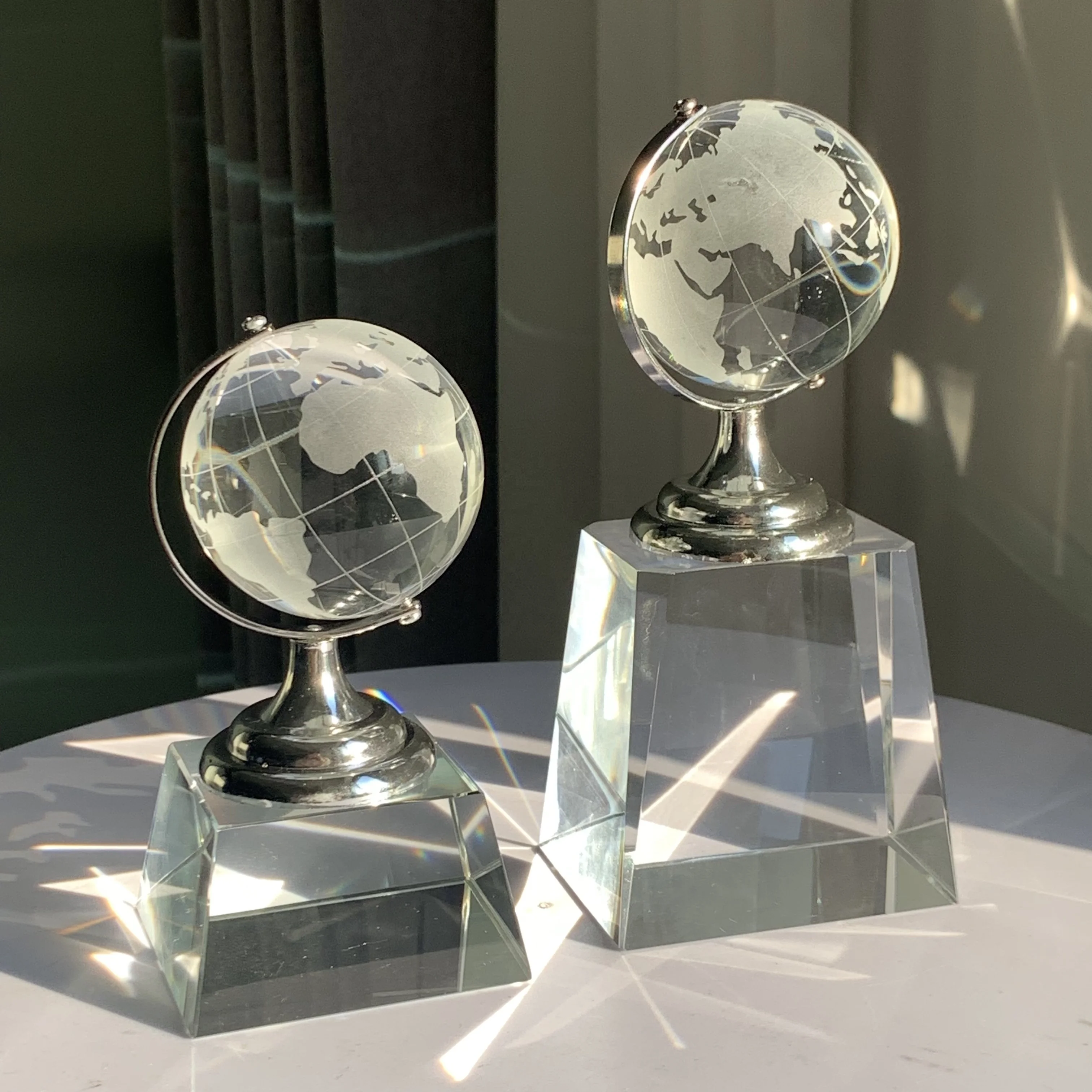 ADL Crystal Glass Globe Trophy Awards Glass Souvenir Acrylic Awards Gifts Sports Ball Crystal Crafts For Business Gifts