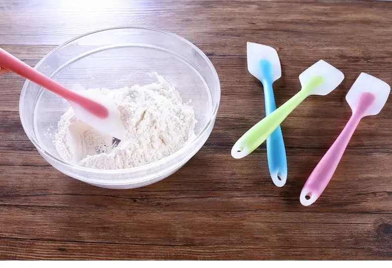 Professional made different colors whipping cream scraper 28cm environmental half-transparent baking silicone spatula