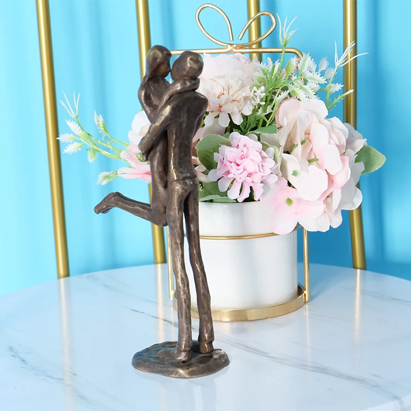 Iron Custom Antique  Crafts Decoration Souvenirs Gift Romantic Couple Sculpture Great Gift for Weddings, Anniversary