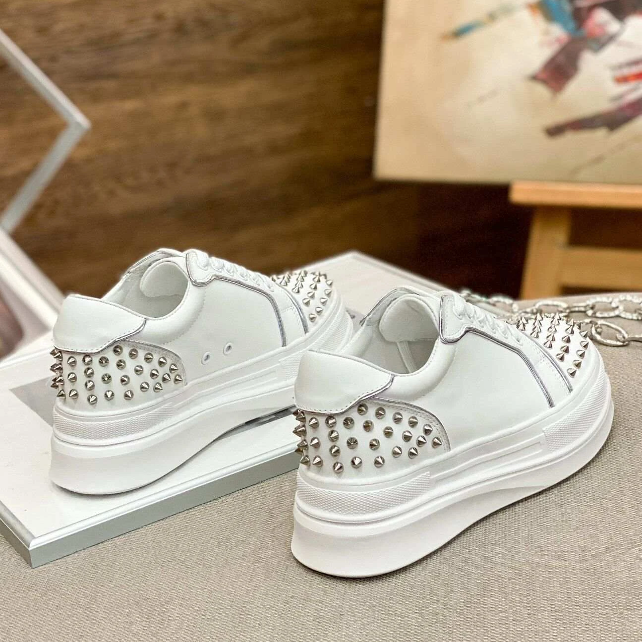 Designer Trainer High Quality Rivet Flat Spikes Men Women Casual Walking Shoes Comfortable Sneakers Pantshoes Shoes