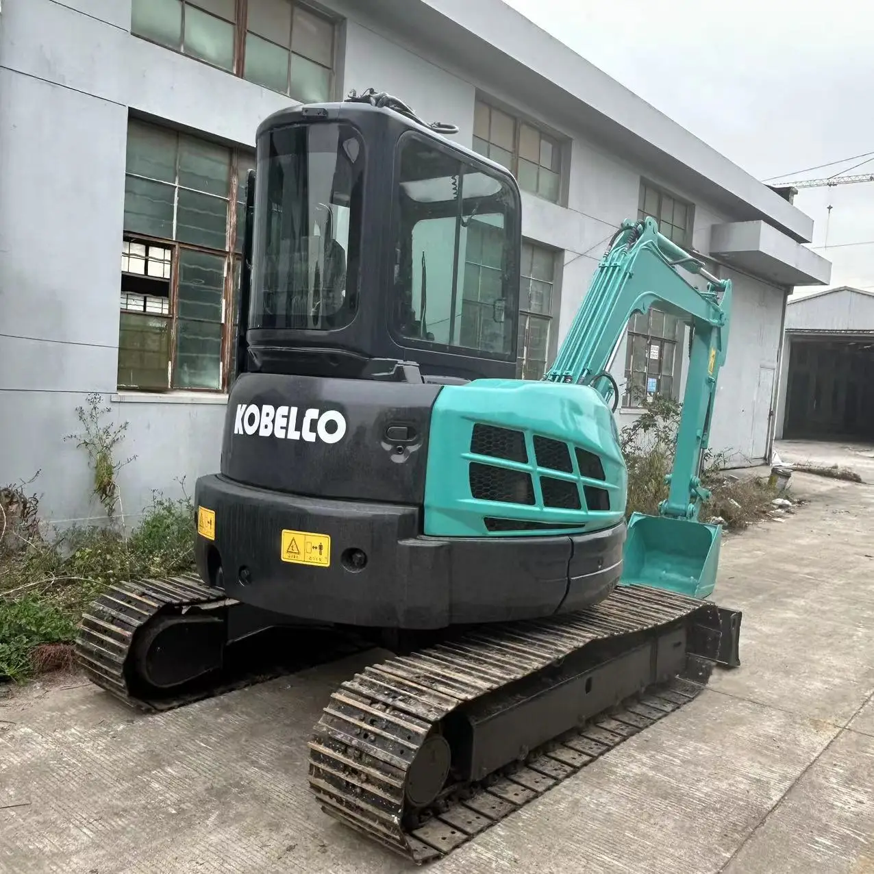 Lowest price used excavators 90% new made in Japan Kobelco SK55 excavators