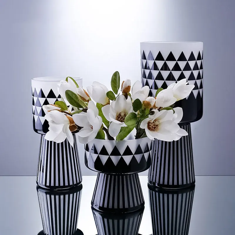 Classical Creative Handmade Simple Table Decoration Ornaments Glass Vase Black and White