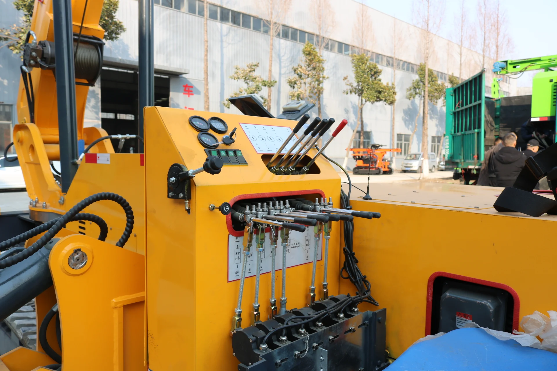 cheap price oil-electric crawler spider crane hydraulic 8 tons self-walking spider crane