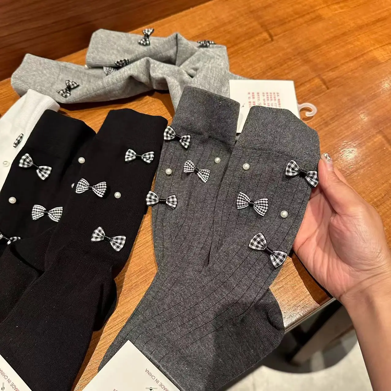 Korean Harajuku Pearl Bowtie Socks Anti Slip Cotton Absorbing Socks Mid-calf Mid-Tube Cotton Socks Rhinestone Pearl Bowknot Sox