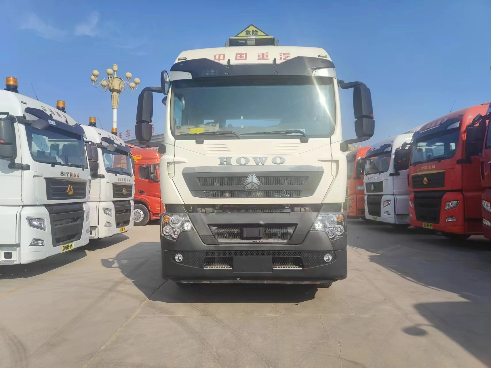 Sinotruck 6X4 Sitrak Used Tractor Trailer Truck Head Truck 336 371 420 Hp Nude Diesel Engine Packing Gross Wheel Color Cab