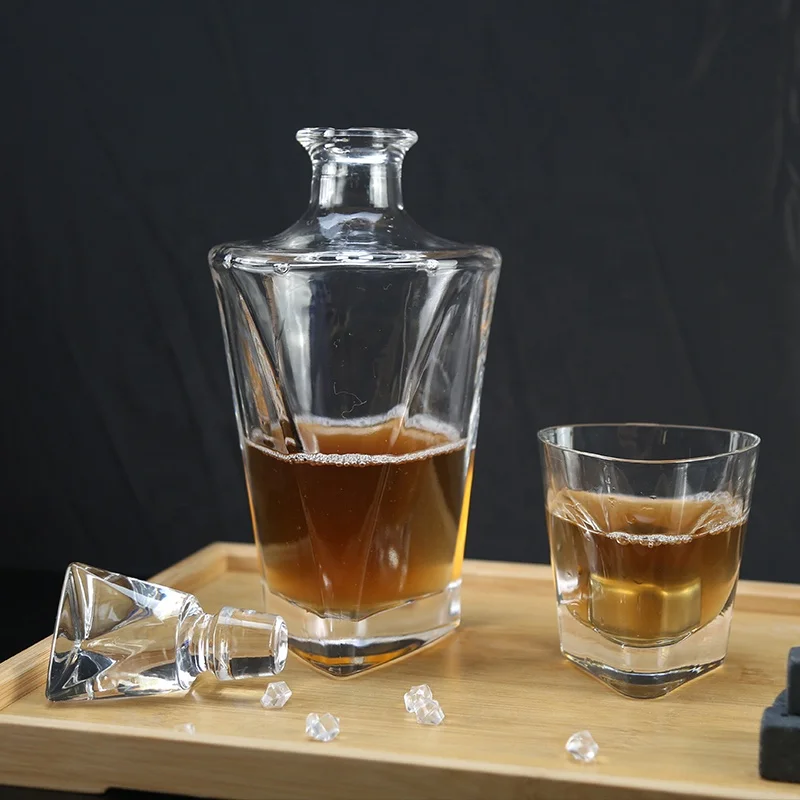Amazon hot selling whiskey decanter whisky glass set liquor drinking cup wine bottle set
