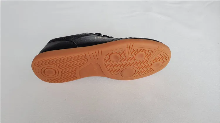 sports shoes sneakers