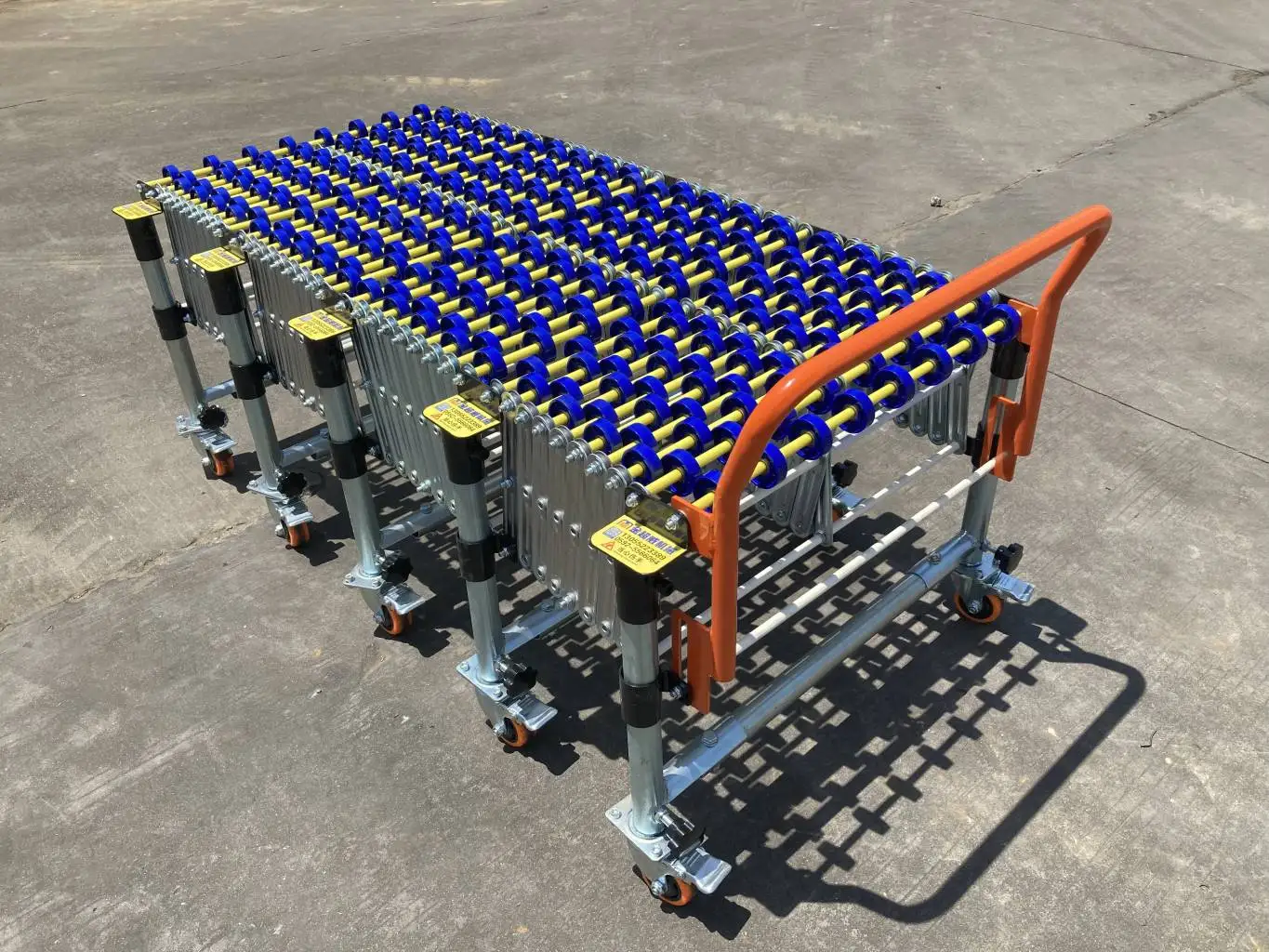 Unpowered loading and unloading Skate wheel gravity roller conveyor line