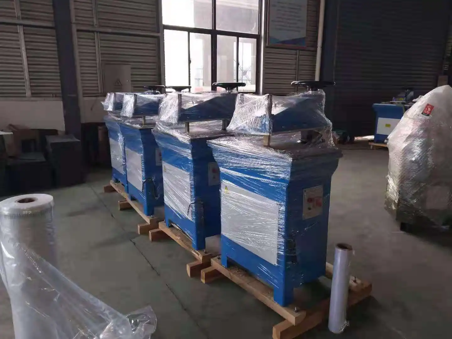 High quality hydraulic toys rocker swing arm clicker press cutting machine for sale