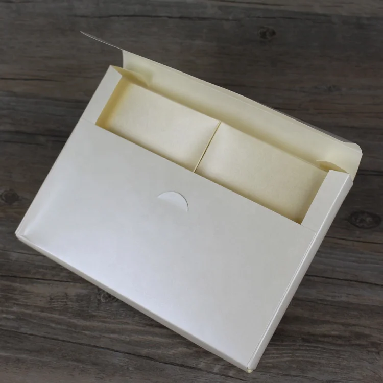 Wholesale Elegant Gold Foil Handmade Ivory Silk Wedding Invitation Folio and fabric hardcover invitation cards with buckle