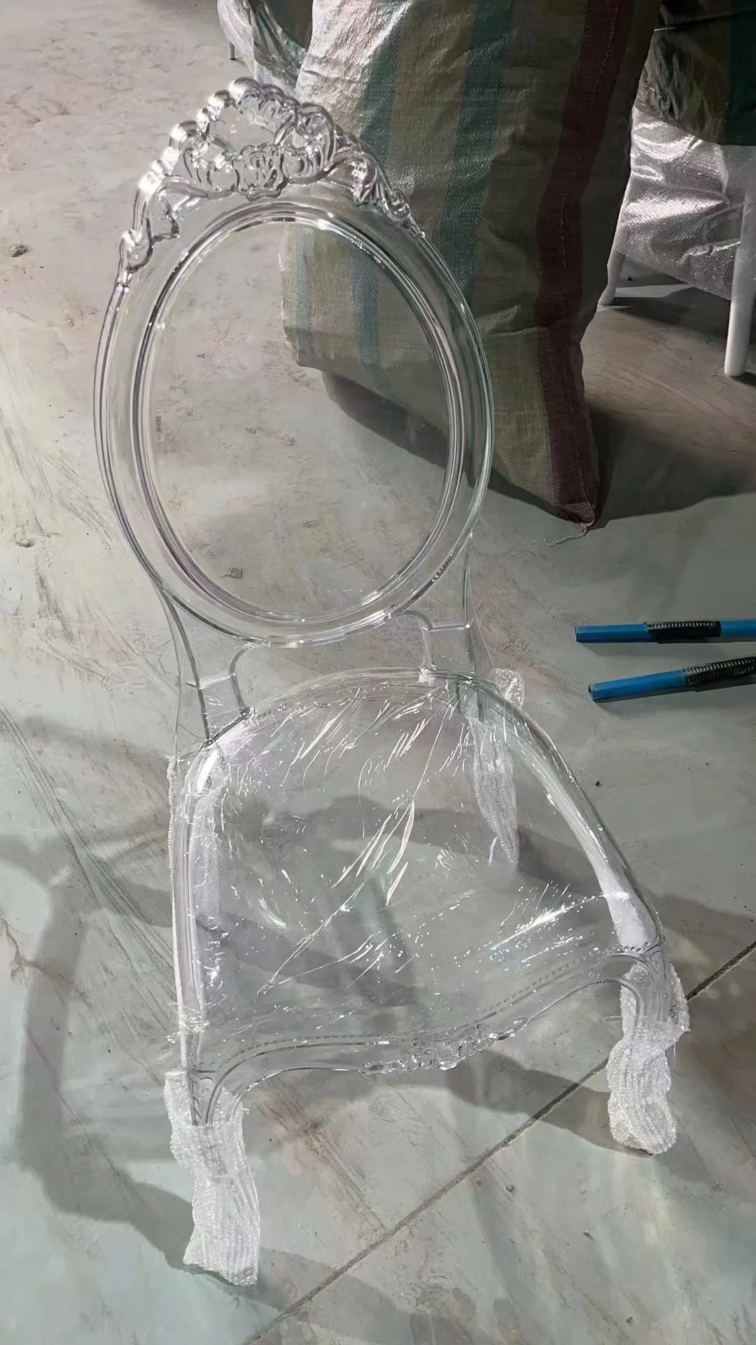 China Supplier Custom Polypropylene Material Transparent Petal Dining Crystal Chair