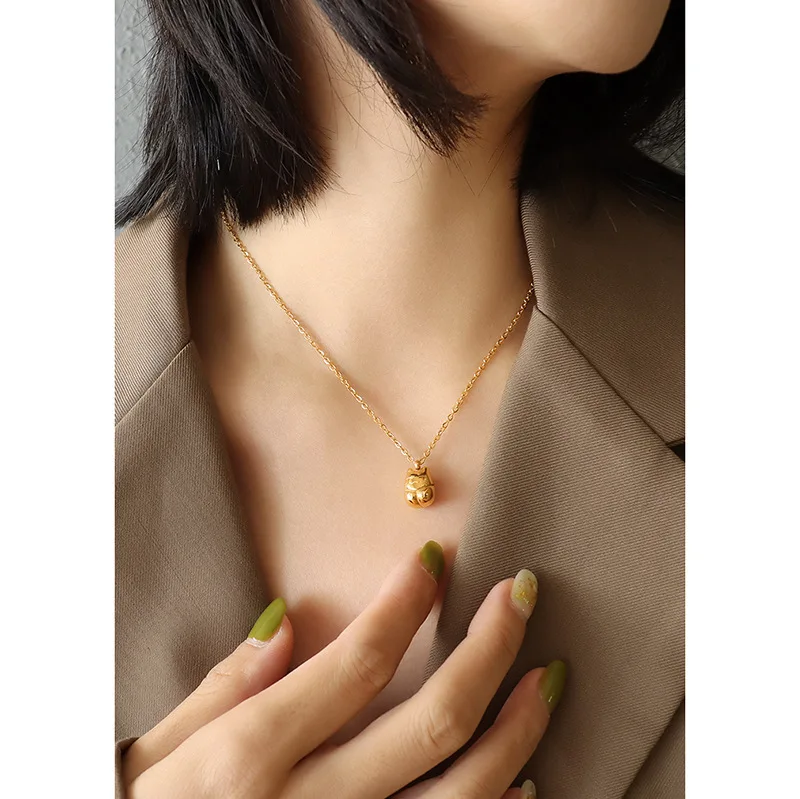 2023 fashion new stainless steel 18K gold texture light luxury lucky cat pendant rose gold necklace