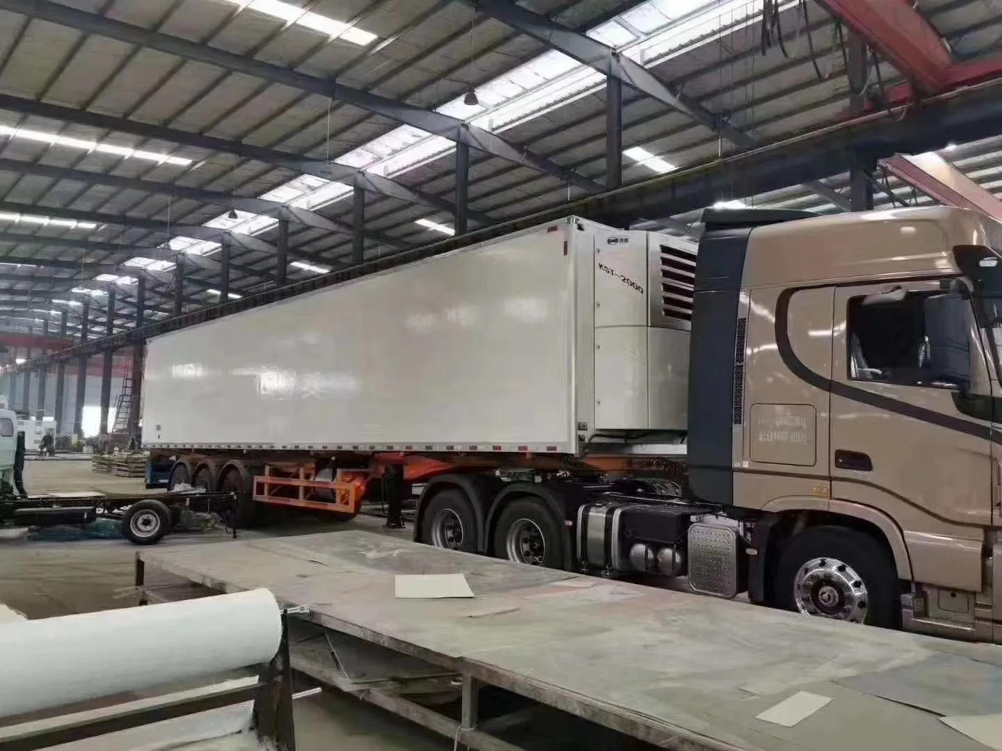 Custom 30ton Beef Semi-trailer Pork Semi-trailer Frozen Food Semi-trailer Dongfeng Brand Cummins Diesel Engine 430hp T-bar Plate