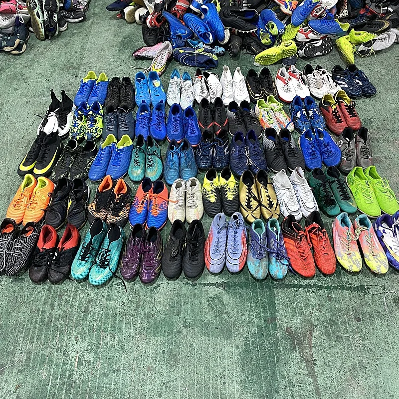 Wholesale used soccer shoes branded second hand running men shoes second hand used soccer football shoes boots bales