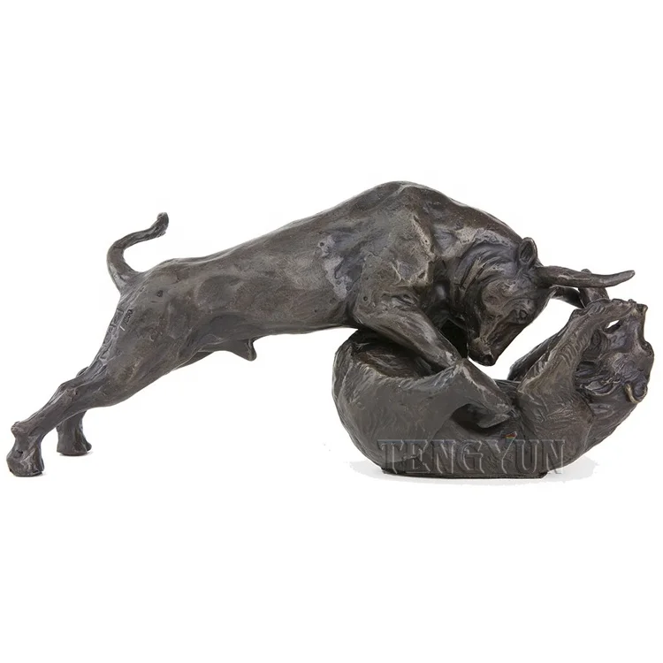 Famous customized metal bull and bear statues bronze charging bull and bear sculpture for sale