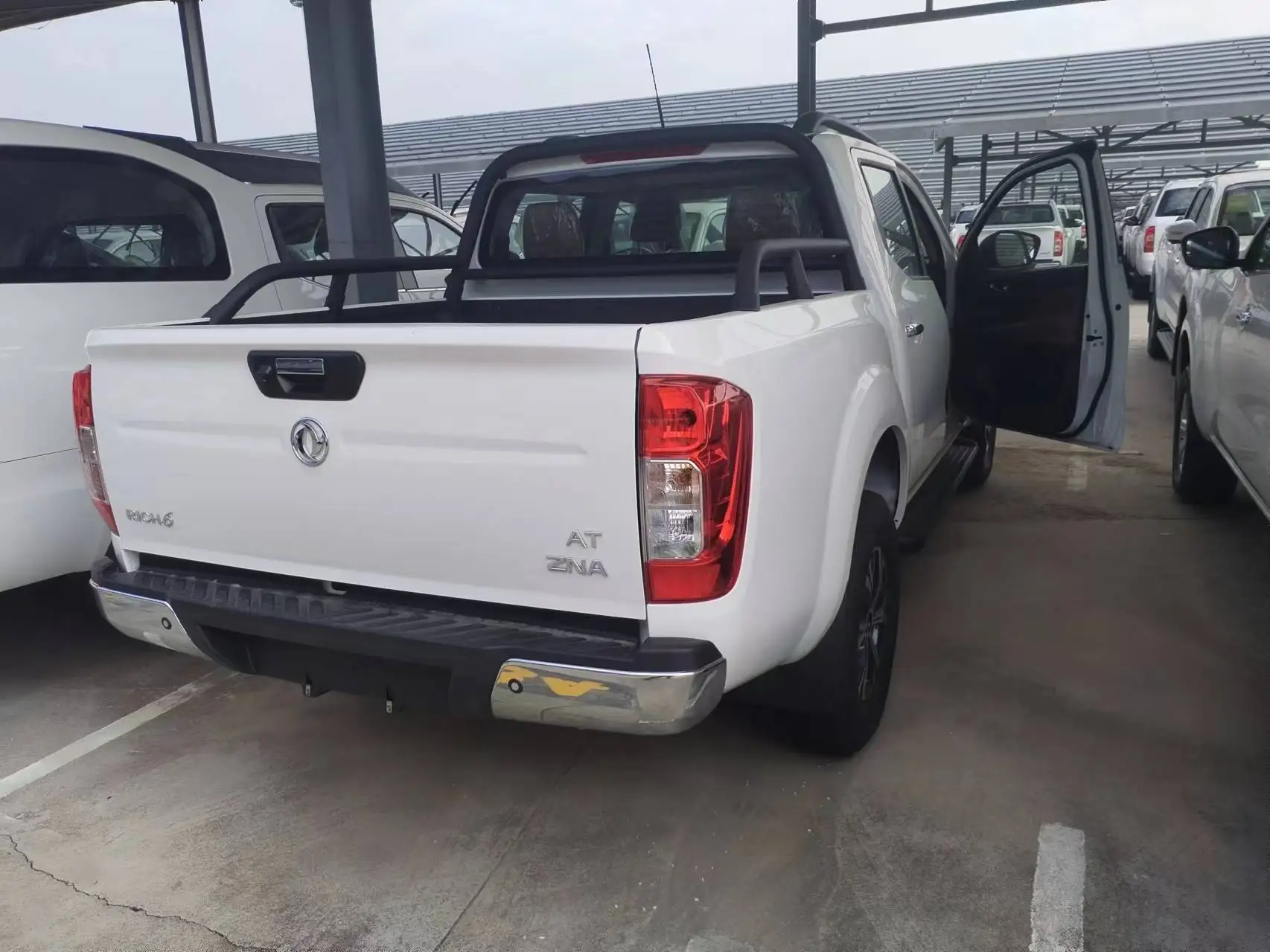 China NO.1 Dongfeng Rich 6 pick up truck 4x4 diesel gasoline double cab 8AT pick up car