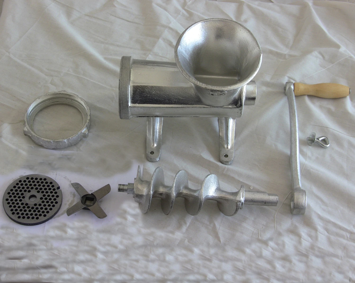 Professional hand using in kitchen and industrial of No.32 Meat  Grinder