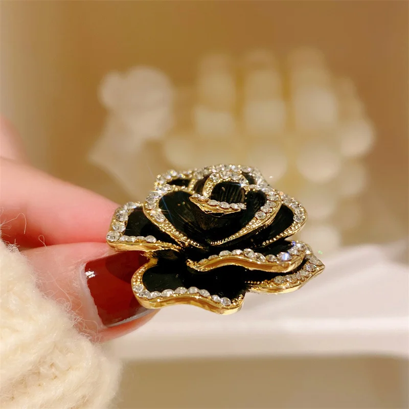New Flower Design Diamond Camellia Brooches For Ladies Elegant Decorative Brooch Kilt Pin
