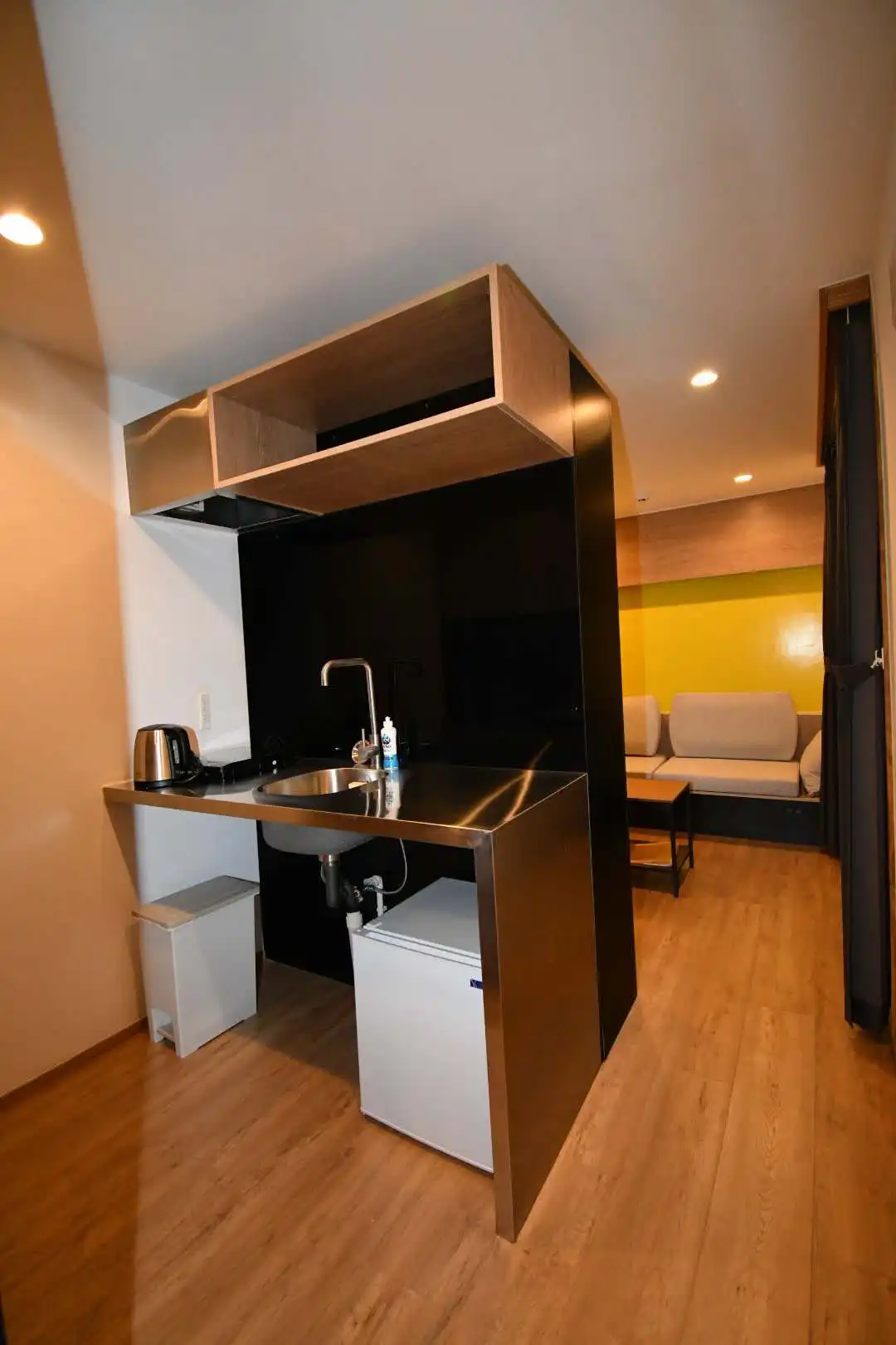 20ft low cost luxury shipping container house home hotel with bathroom kitchen in japan