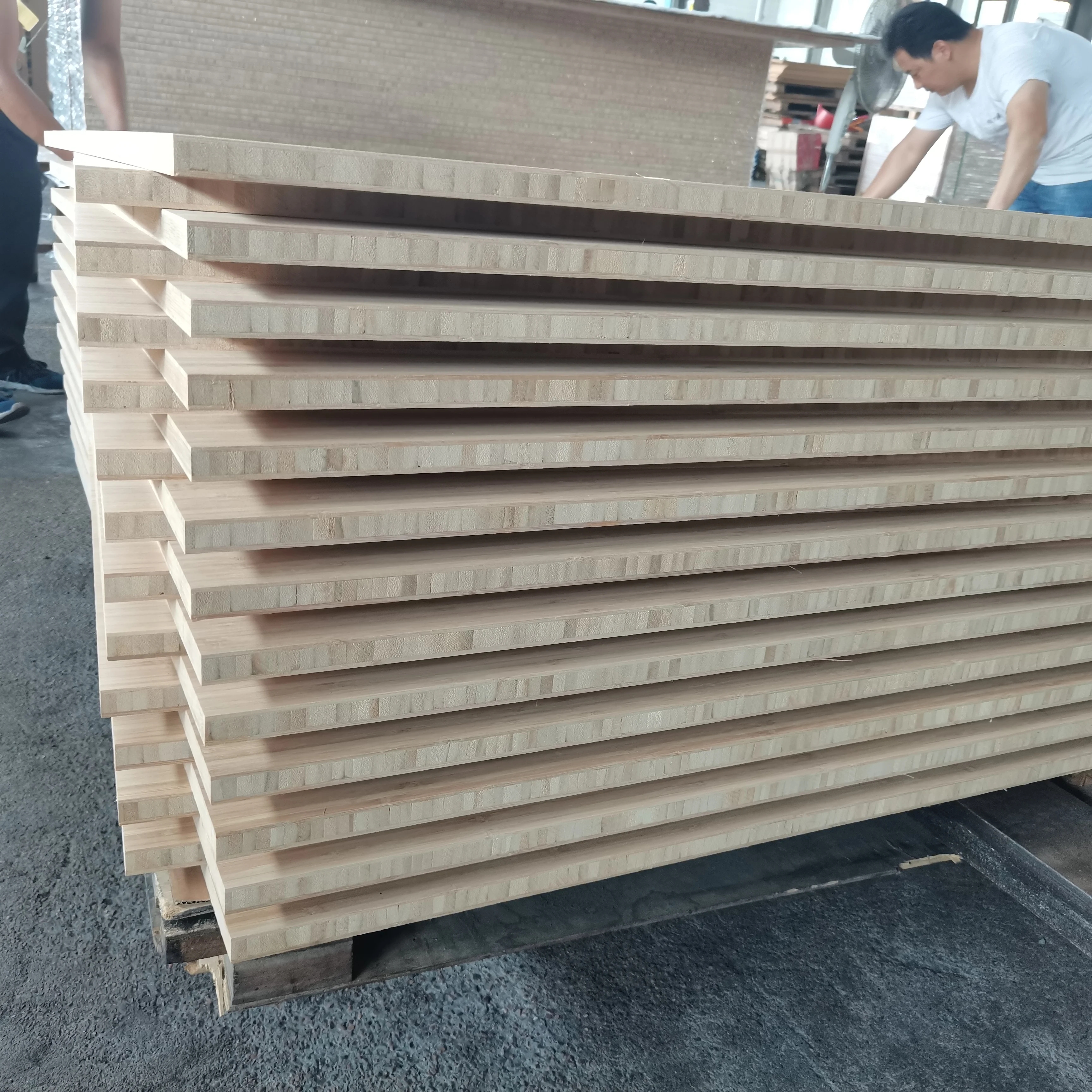 Natural and Carbonized Vertical Unfinished Bamboo Plywood 1/2 Inch Strong Bamboo Panel for Interior Building Bamboo Sheets