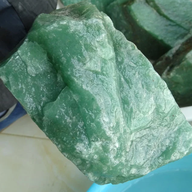 Wholesale price of green aventurine natural stone rough green aventurine