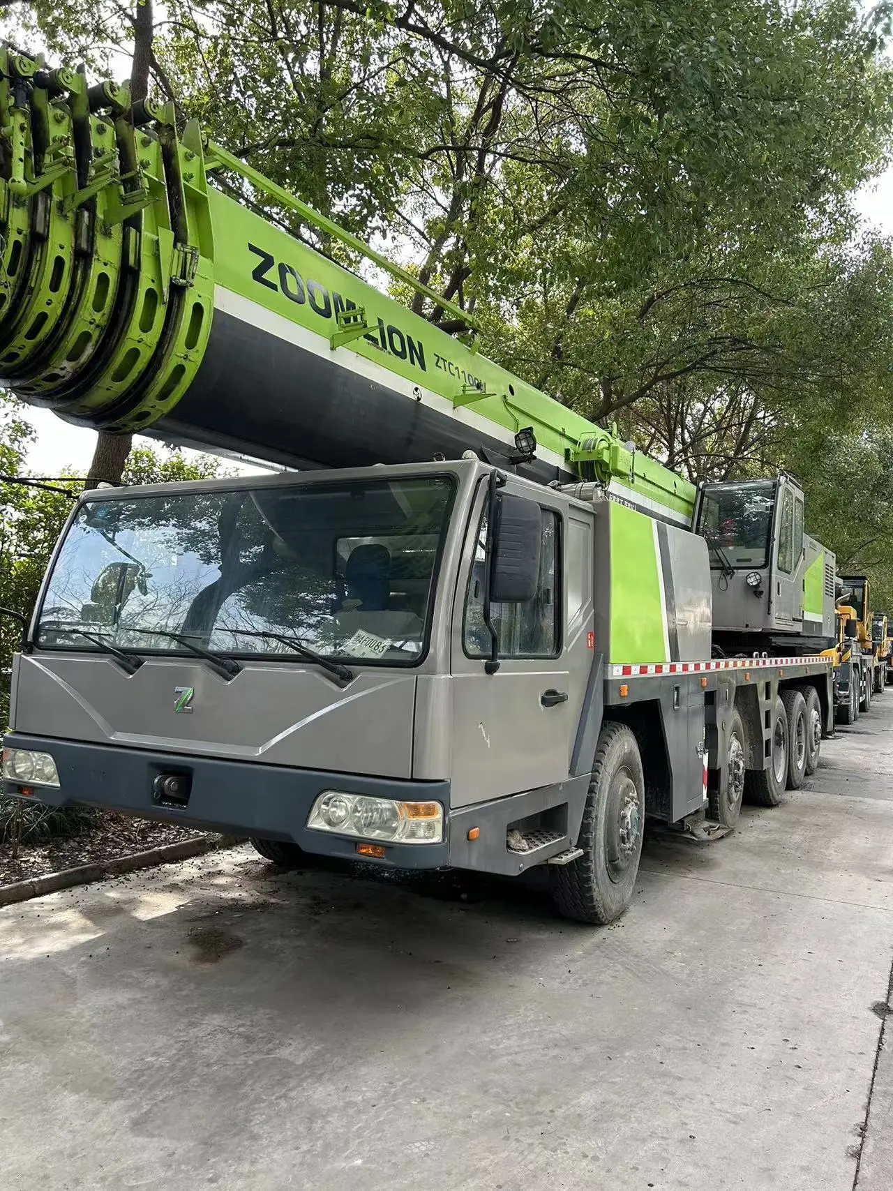 ZTC1100 100ton Zoomlion Used truck crane Construction 110 ton Truck Mounted Crane construction lifters used 110 ton crane