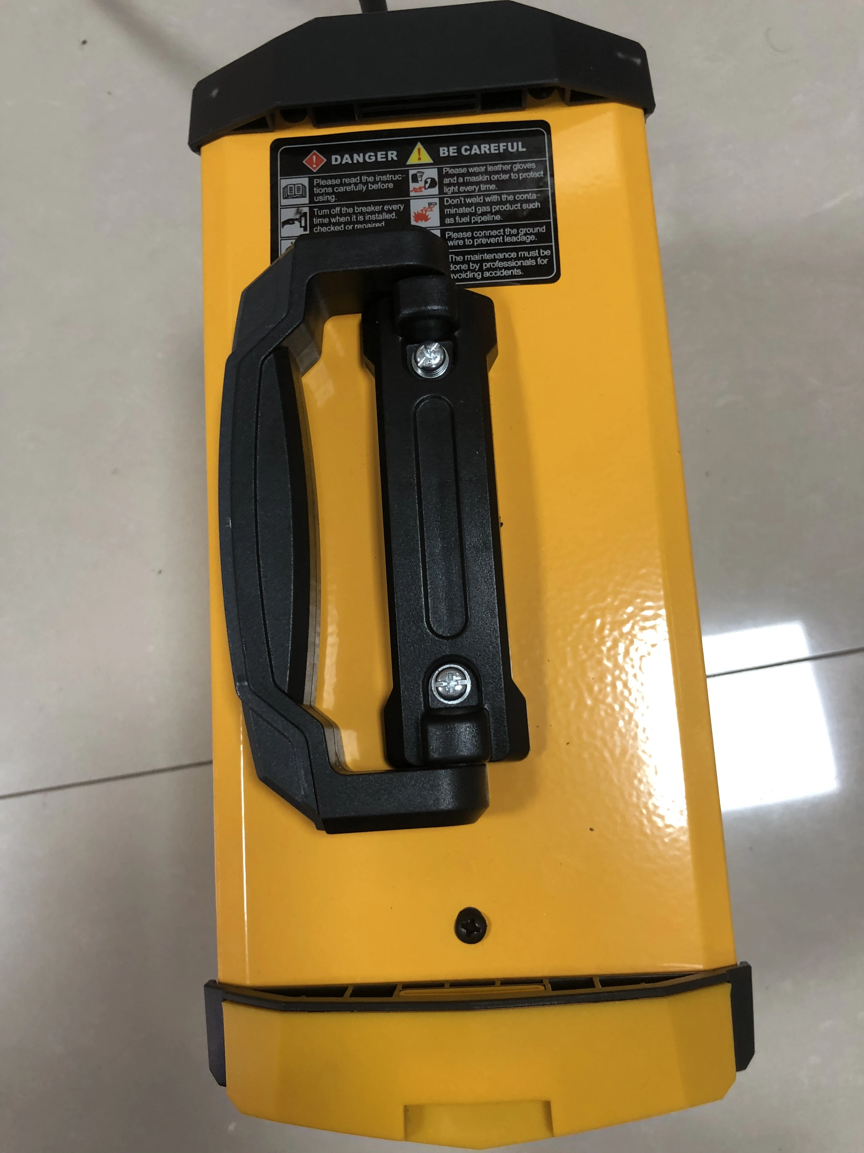 Spot welding machine, portable welding machine, metal pipe welding,