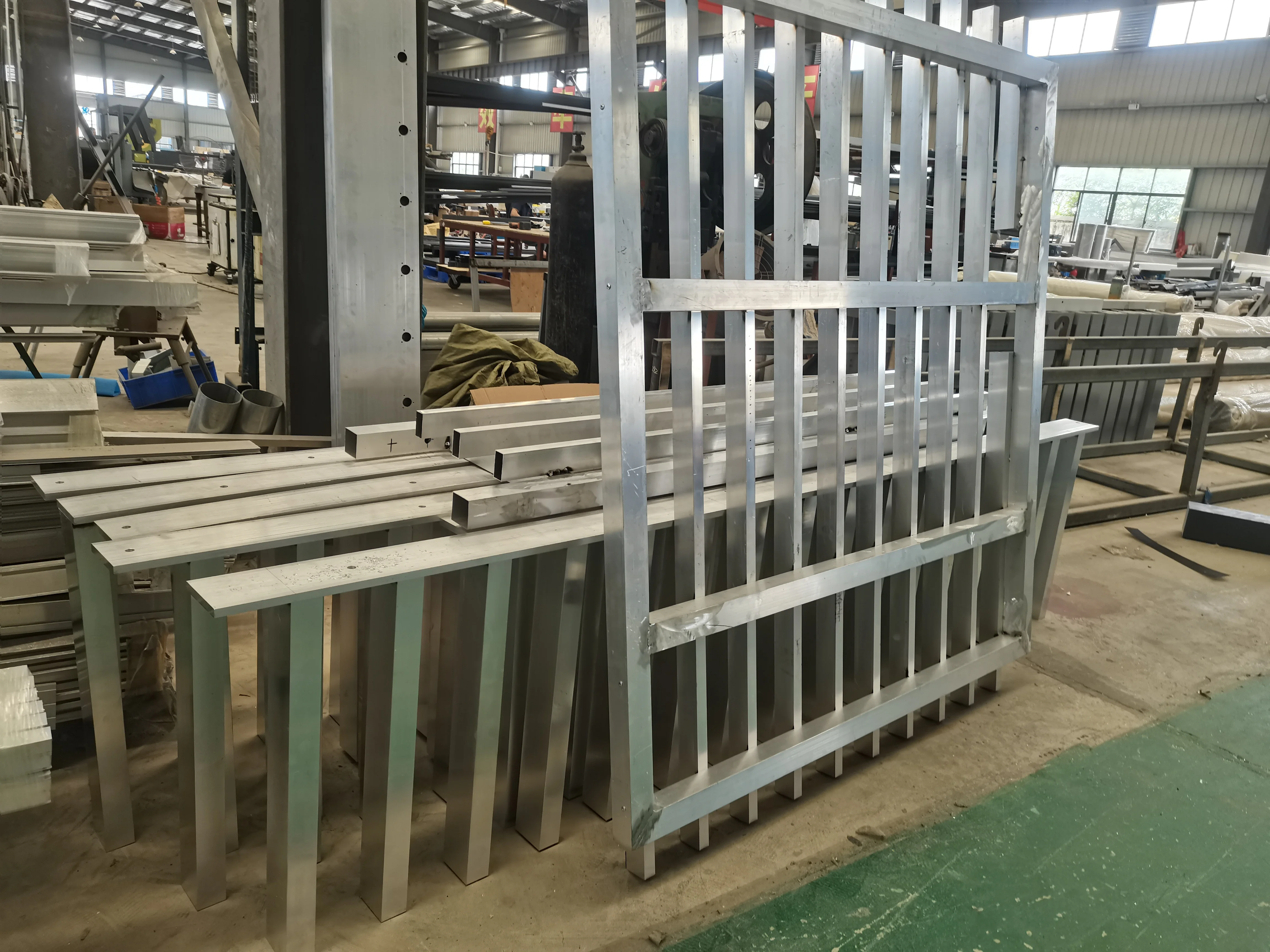 customized color size design aluminium fence railing gates