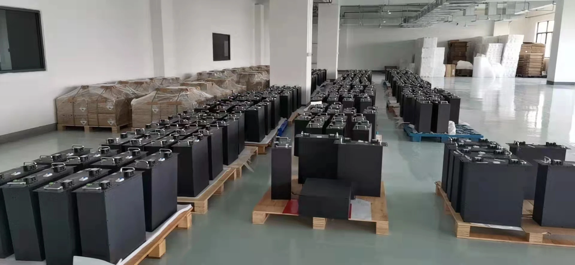 Stock Lifepo4 Solar Lithium Ion Battery Pack 100AH 200AH 24V 48V 5KW 10KW 15KW 20KW Rack Mounted Lithium Battery