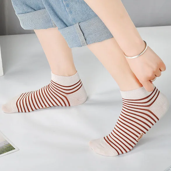 Hot Sale Vintage Socks Women Logo Red And White Stripe Slipper Socks For Women