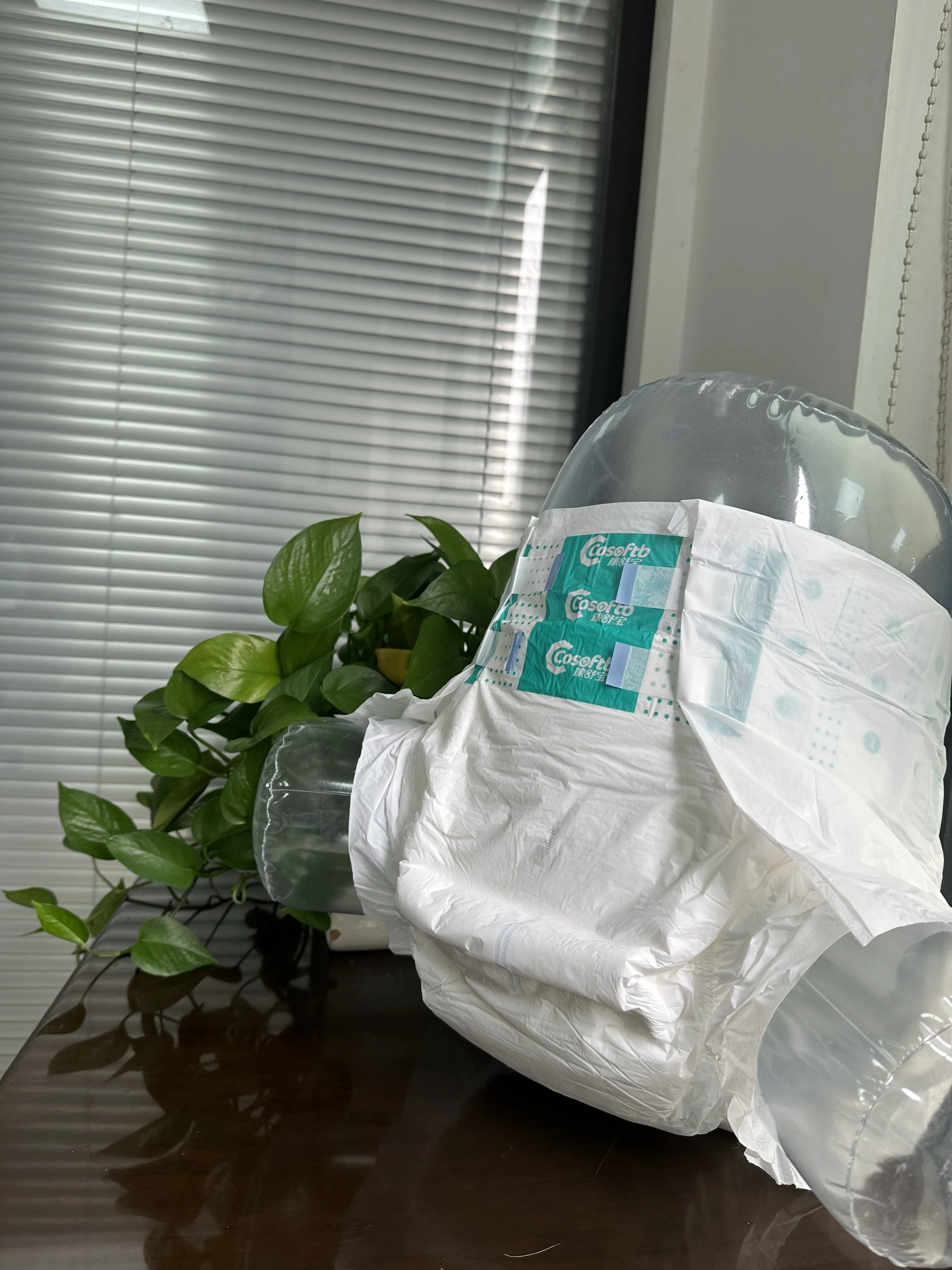 HongKong Celebrity Endorsement Wholesale Adult Diaper Free Sample Disposable Thick Diapers for Adults ISO OEM  Adult Diapers