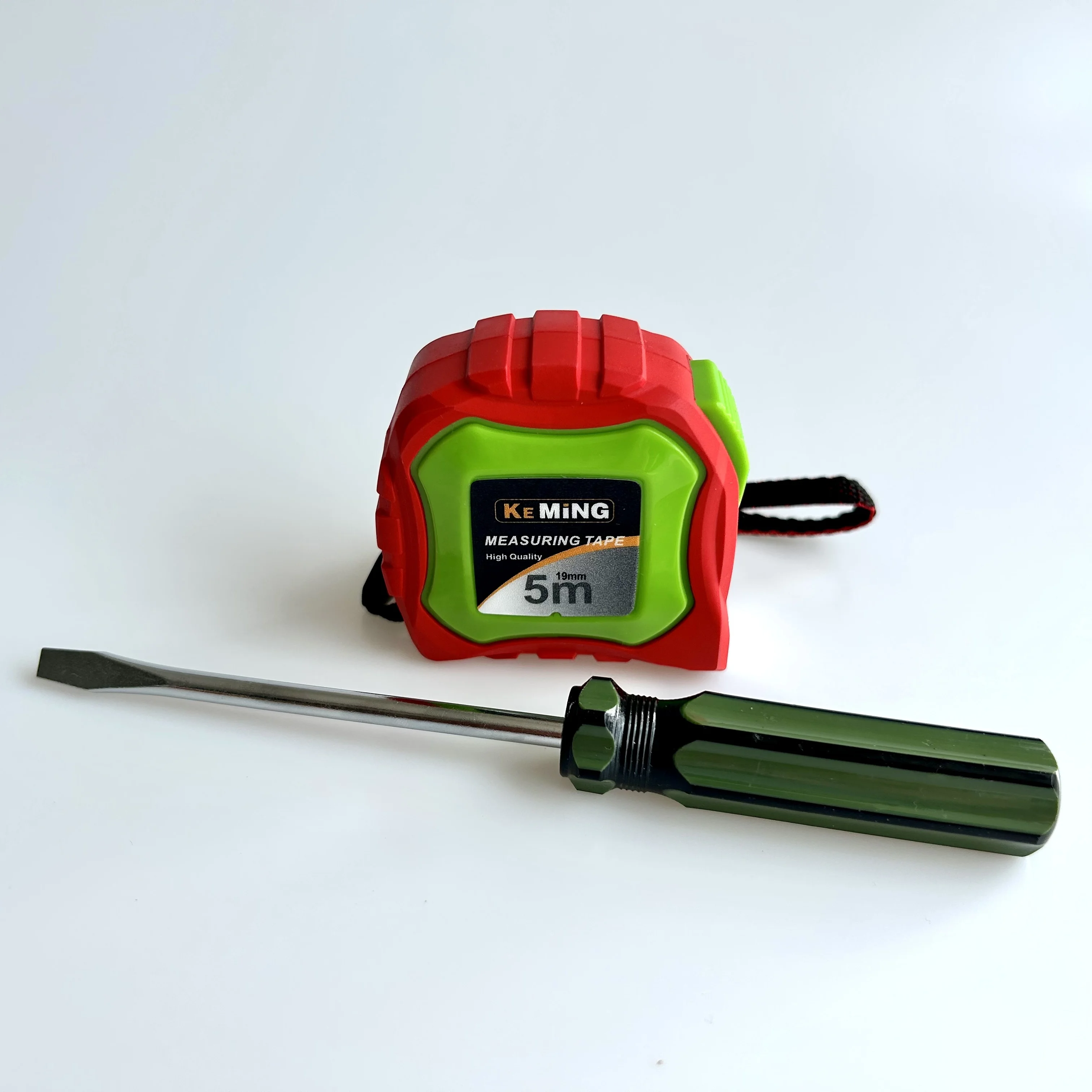 Measuring tape 5M at stock with free 4' screwdriver hand tool for sale
