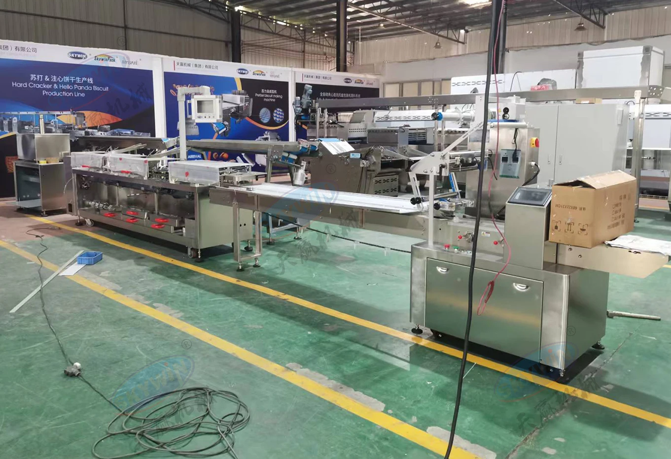 Automatic Sandwich Biscuit Machine With Packaging Machines/ automation on-edge packing biscuit machine