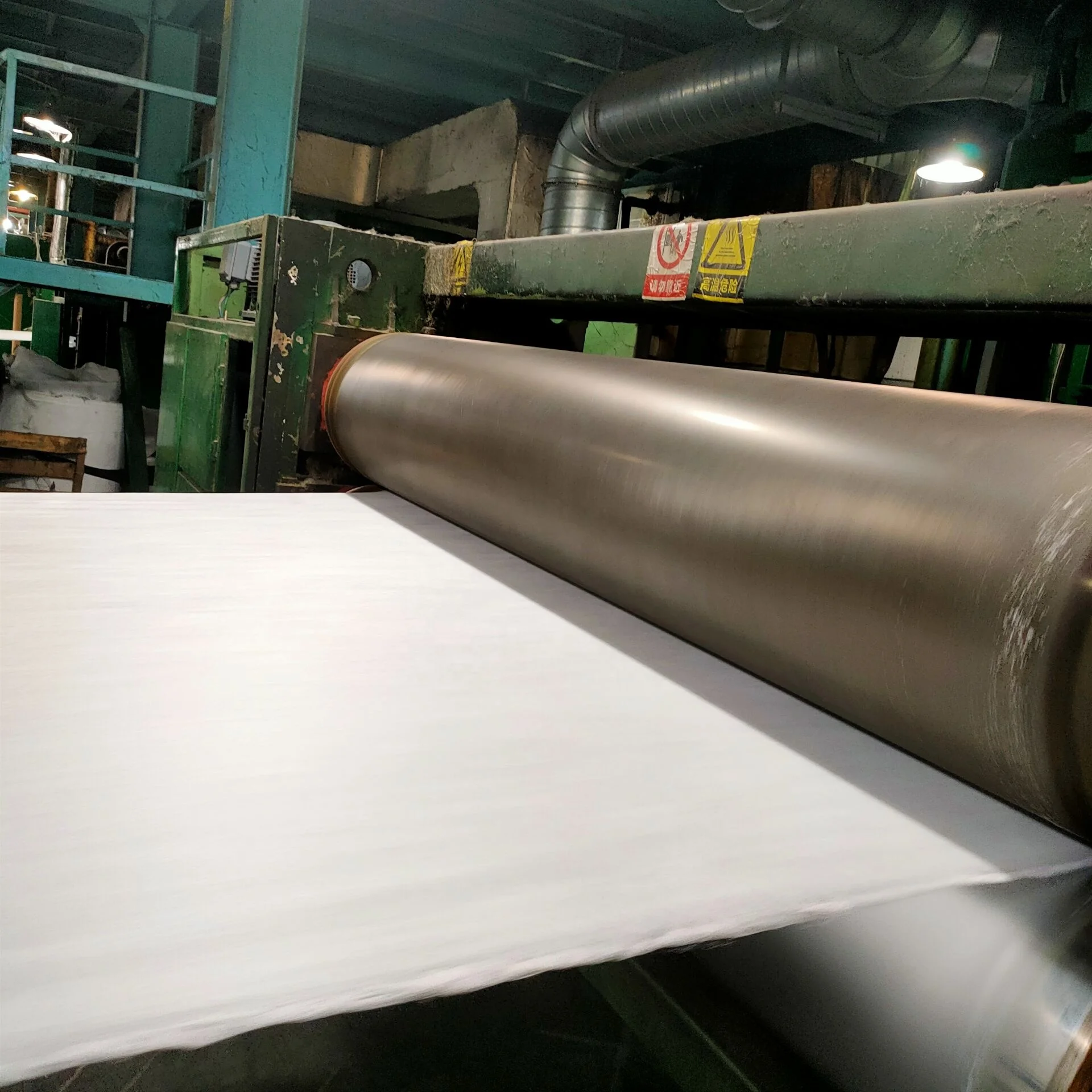 sss	colored hot suzhou non-woven fabric,xinyuan modern non woven fabric raw material filter 35gsm pp spunbond