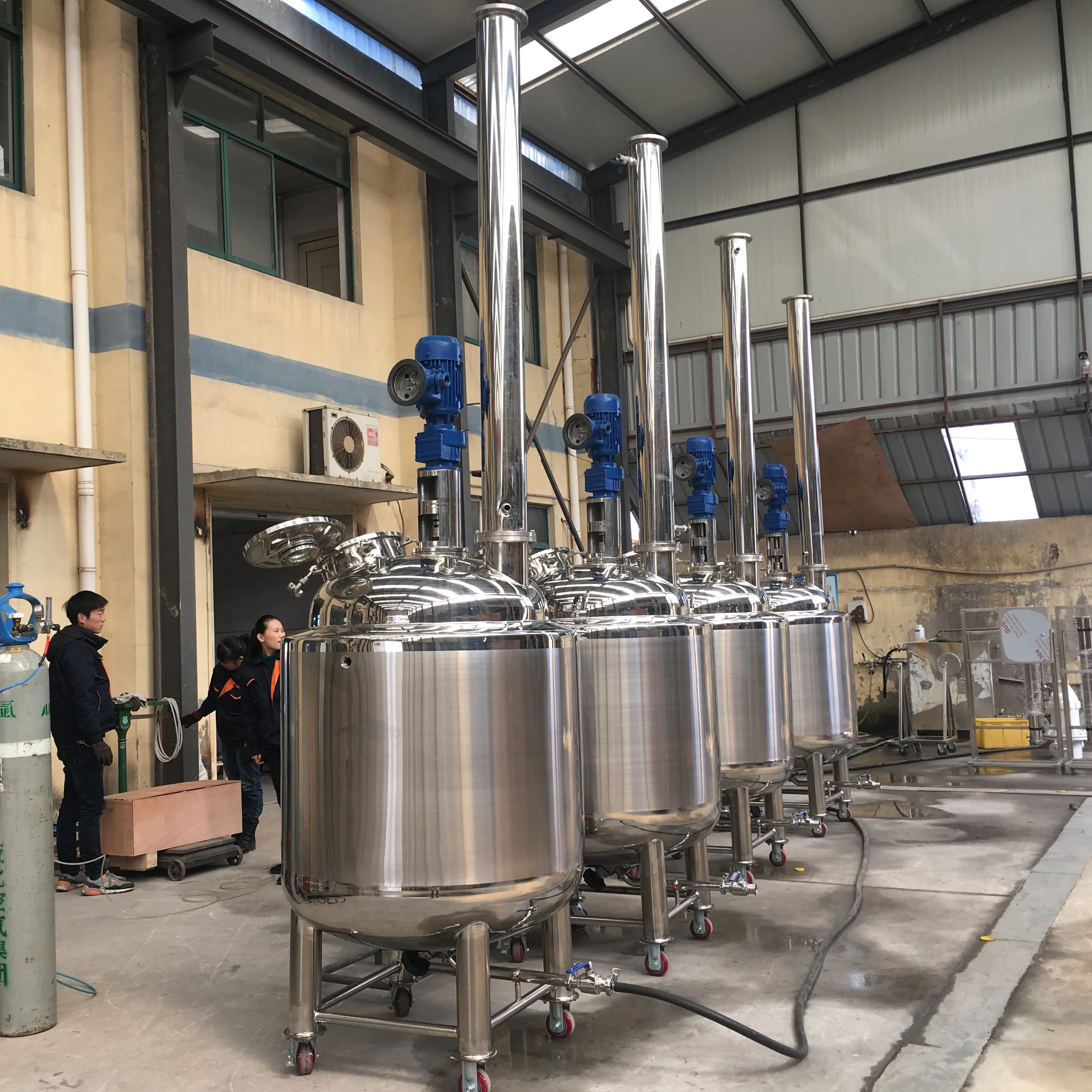 Industrial jacket heating cooling liquid sugar syrup yogurt mixing tank with agitator