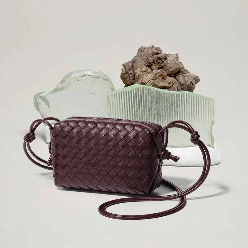 Handmade braided bag new shoulder small square bag simple solid colour coin purse leisure fashion hundred with crossbody bag