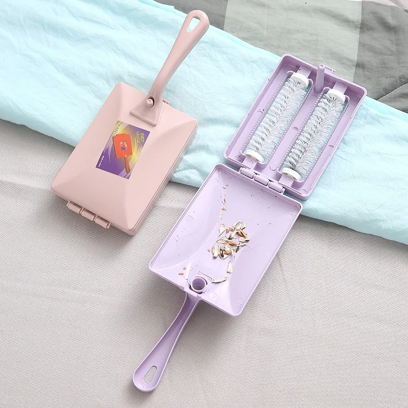 Handheld plastic carpet dusting brush multi-purpose bedroom floor cleaning brush with handle household sofa two wheels brush