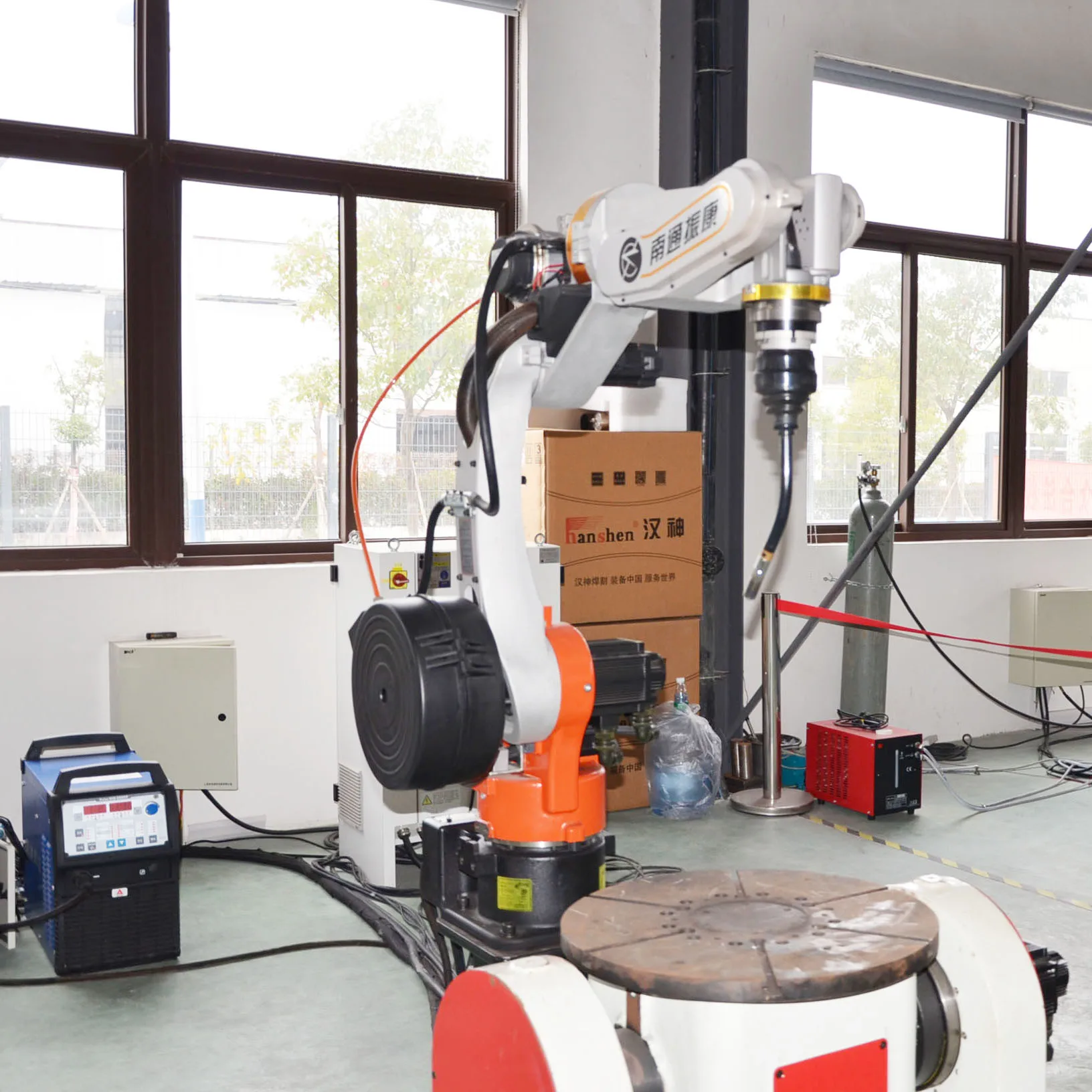 Automatic Large H Beam Welding Robot 2000mm Durable Robotic Welding Robot For Carbon Stainless Steel