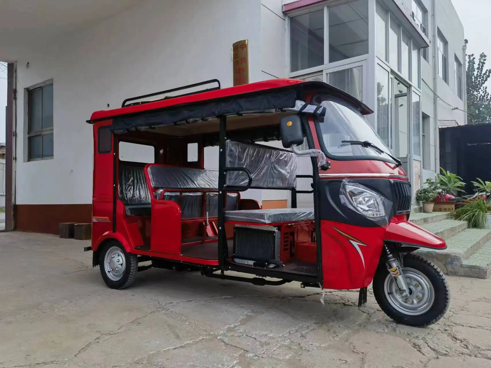 New Style Passenger Fully Motor Tricycle Fuel Oil Gasoline Three Wheels Motorcycle for Taxi