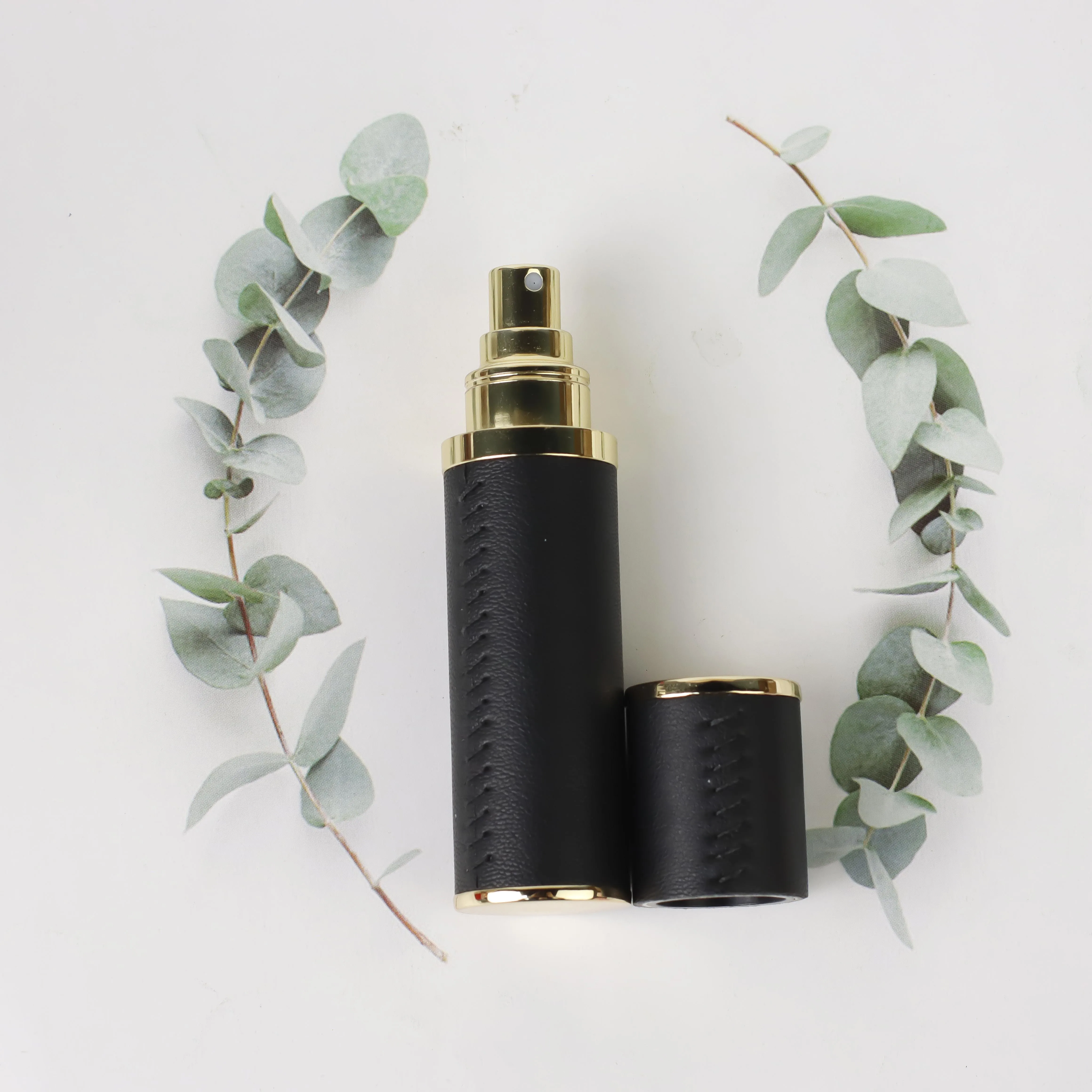 Customized Logo Leather Shell Case Luxury Travel Comfrey Spray Bottle 5 ml 10 ml 15 ml 20 ml Cologne Fragrance Atomizer