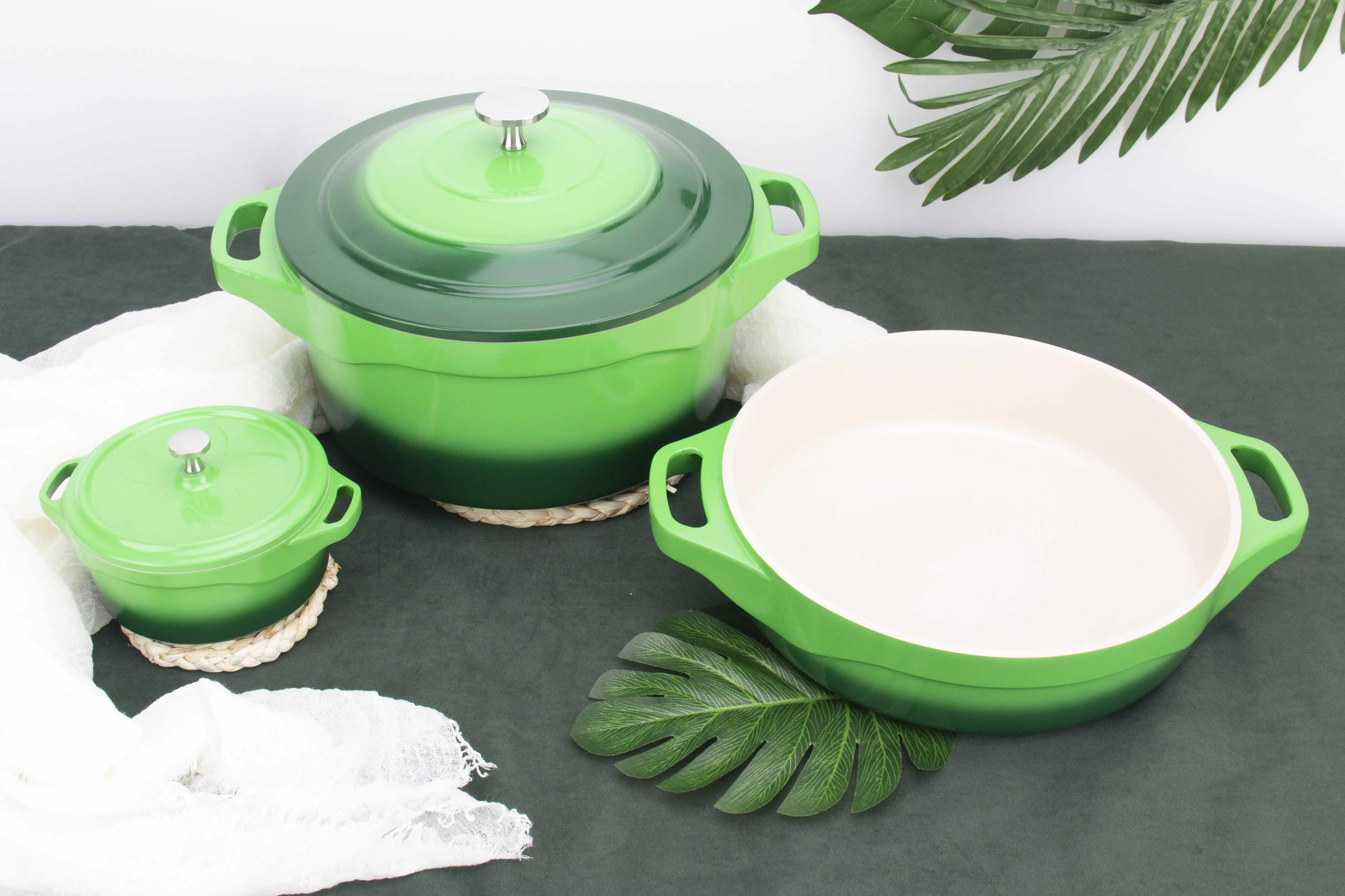 2022 New Desgin Factory Direct Sales Triply Non Stick Green Aluminum Saucepan With Lid Cookware Sauce Milk Pan Kitchen Set