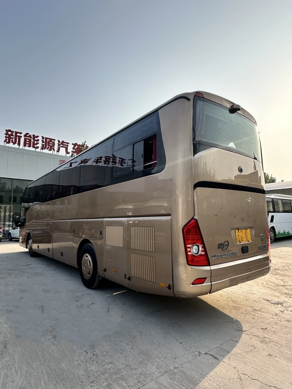 Highway long distance used passenger buses Yu tong 12m diesel 53 seats autobus double decker bus for sale