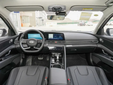 2023 New Used Car Petrol Sedan Hyundai Elantra Top Configuration 1.5L CVT Top Flagship Kazakhstan