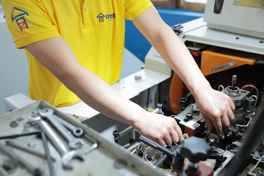 ISO 7380 screws Black oxide m3 m4 m5 m6 m8 stainless steel alloy steel ISO7380 button head screw with nylon patch