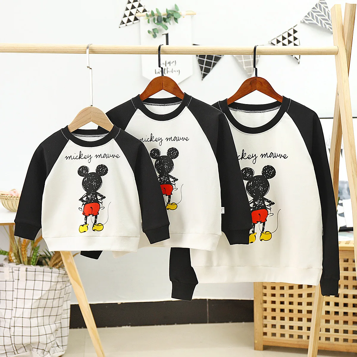 
Parent-child autumn clothes new cotton parent-child sweater cartoon mother and daughter family of three family clothes wholesale 
