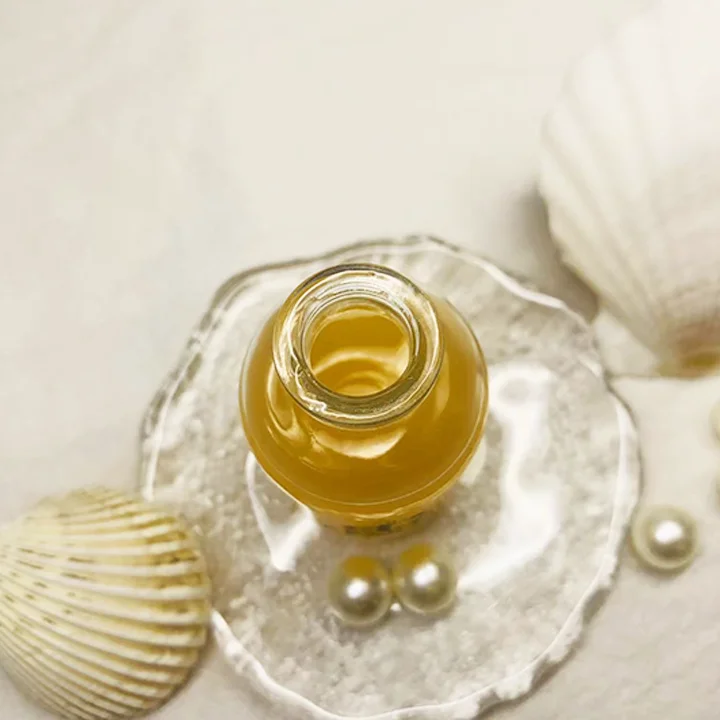 Astaxanthin Anti-Aging Amide Glow Skin Serum Liquid Form Targeting Face Area