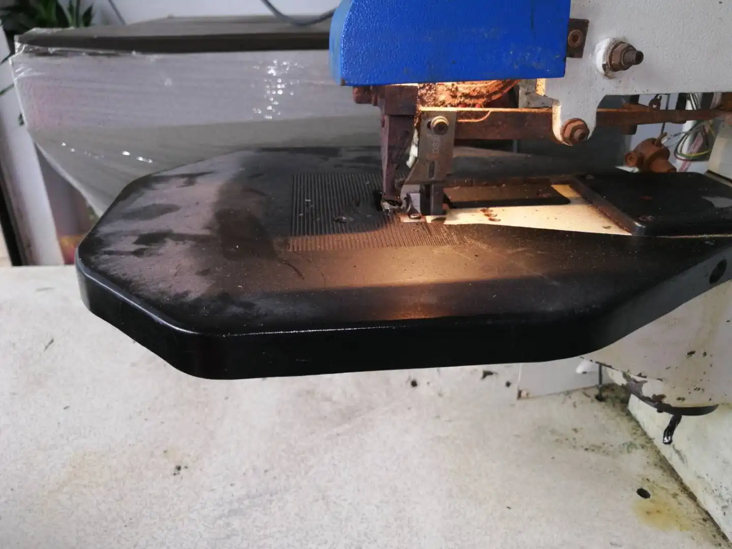 DT-298B Shoe Making Machine Edge Folding&Cementing Machine for Shoe Upper